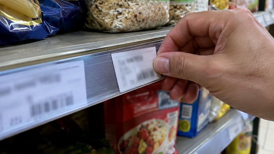 Двойното обозначаване на цените – грешките, които НАП и КЗП глобяват в момента